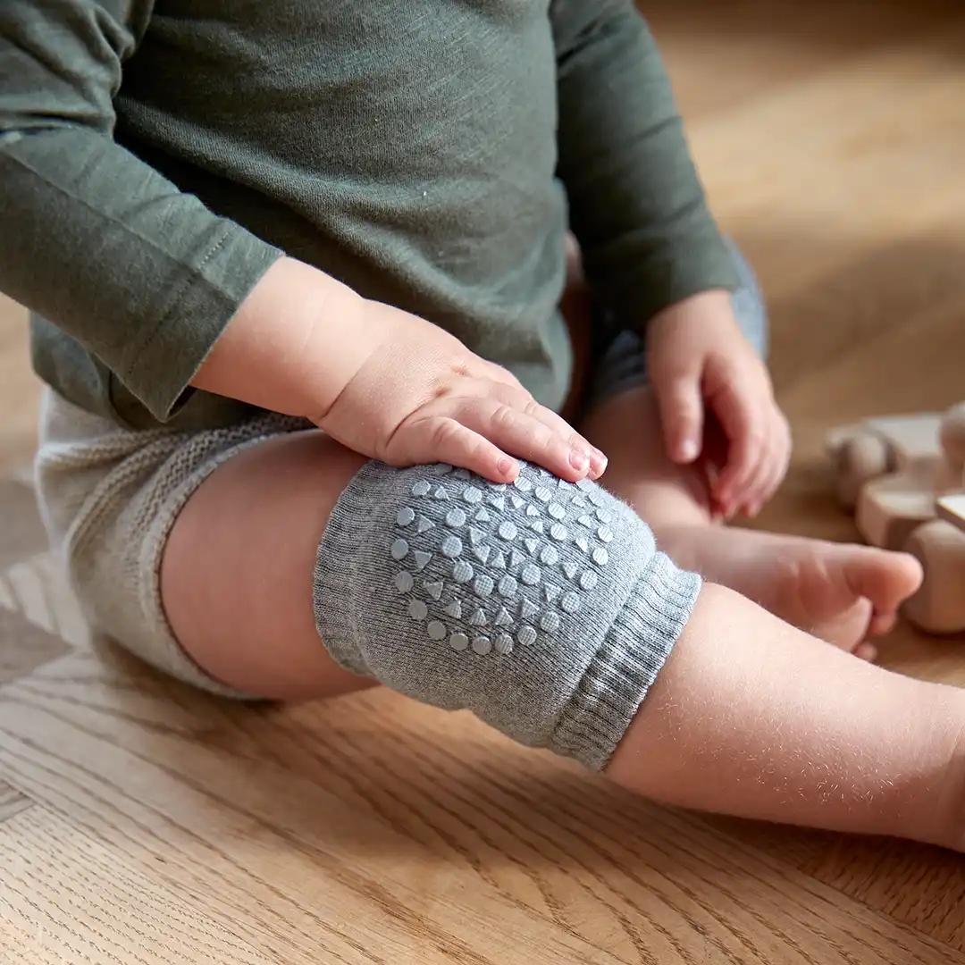 Gobabygo knæbeskyttere hjælper barnets motoriske udvikling og beskytter samtidig babytøjet